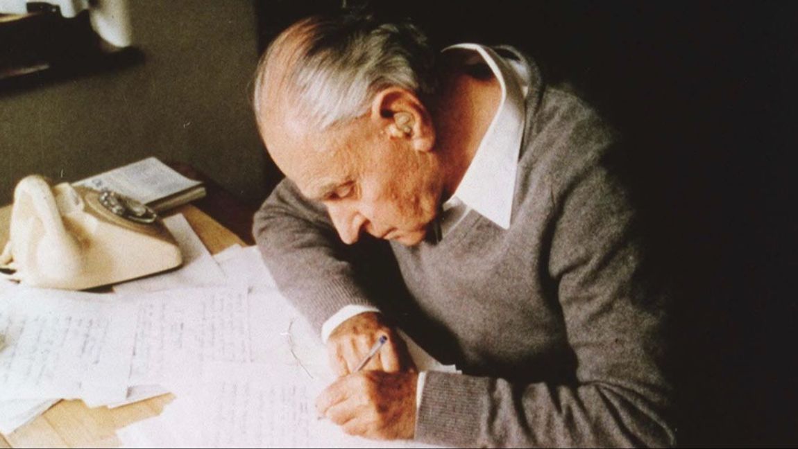 Karl Popper vid sitt skribord 1982. Foto: Topfoto/TT