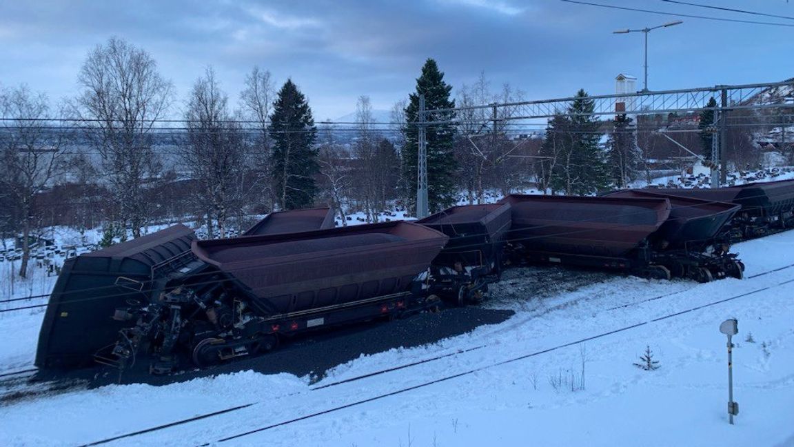 Tåg med tusentals ton järnmalm urspårat vid Narvik. Foto: Anders Lindberg Twitter