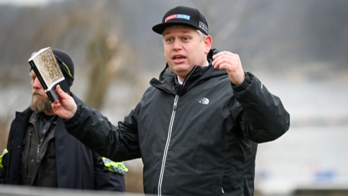 ”Jag blev chockerad över tingsrättens dom”, säger Rasmus Paludan om beslutet att döma honom till fyra månaders fängelse. Nu ändrar hovrätten straffet.Foto: Fredrik Sandberg/TT. 