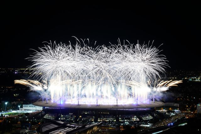 Fyrverkerier i avslutningen av sommar-OS i Paris 2024. Arkivbild. Foto: Luca Bruno/AP/TT