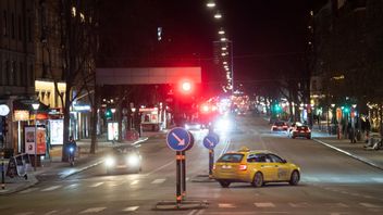  Trafik på Sveavägen i stockholmsnatten. Foto Fredrik Sandberg / TT