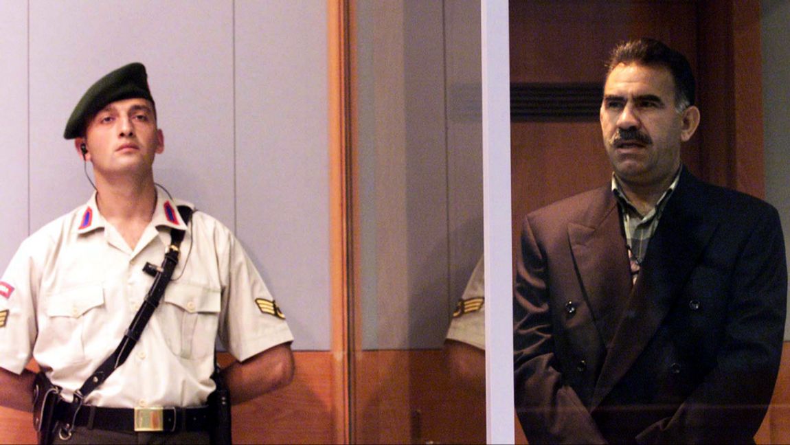 Abdullah Öcalan (till höger) har hållits isolerad på en fängelseö sedan 1999. Foto: Abdurrahman Antakyali/AP