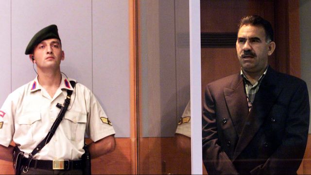 Abdullah Öcalan (till höger) har hållits isolerad på en fängelseö sedan 1999. Foto: Abdurrahman Antakyali/AP