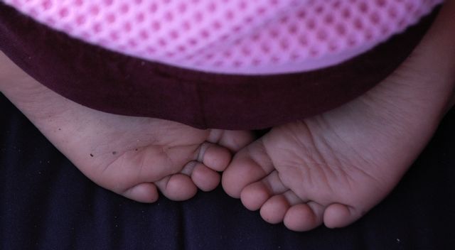 En man i Danmark kan dömas till förvaring efter att bland annat ha kittlat sovande barn under fötterna. Arkivbild. Foto: Hasse Holmberg/TT