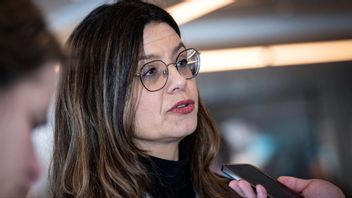 Centerpartiets Helena Lindahl, ledamot i miljö- och jordbruksutskottet, pekar ut staten som den stora vinnaren på höga matpriser, inte matkedjorna som många tror. Foto: Johan Nilsson/TT