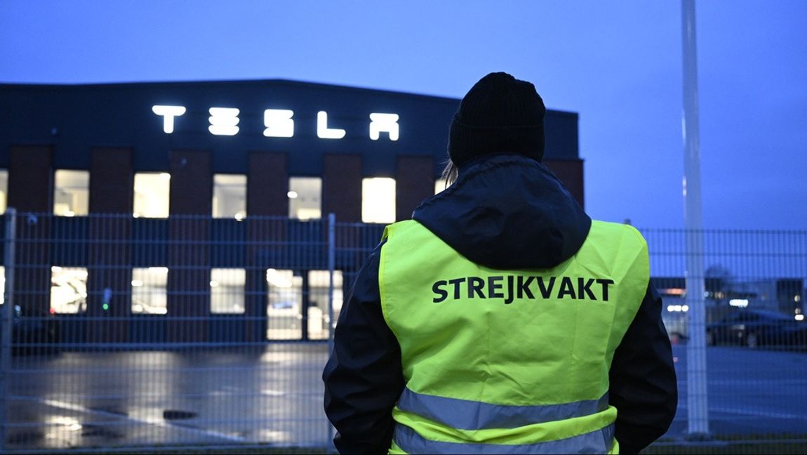 Strejken hos Tesla fortsätter. På tisdag bryter eventuellt Transports hamnblockad ut. Arkivbild. Foto: Jessica Gow/TT