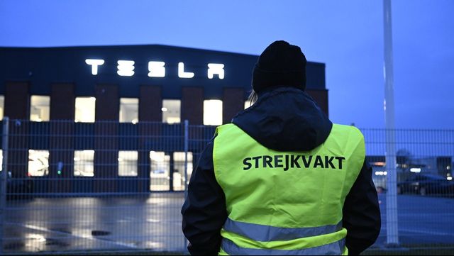 Strejken hos Tesla fortsätter. På tisdag bryter eventuellt Transports hamnblockad ut. Arkivbild. Foto: Jessica Gow/TT