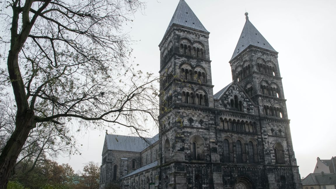 Lunds domkyrka är en av 13 domkyrkor i Sverige som ska hedra alla personer som dött under pandemin. Arkivbild. Johan Nilsson/TT