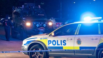 Nationella bombskyddet hjälper polisen på plats. Foto: Johan Nilsson/TT