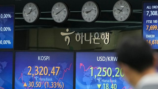 Inflationen slår hårt mot den svenska ekonomin. Foto: Lee Jin Man/TT