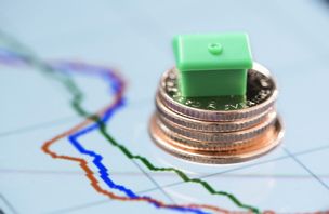 En ny skatt på bankernas räntenetto skulle betalas med hjälp av högre lånekostnader för svenska hushåll och företag, varnar storbanken SEB:s vd Johan Torgeby. Arkivbild. Foto: Fredrik Sandberg/TT