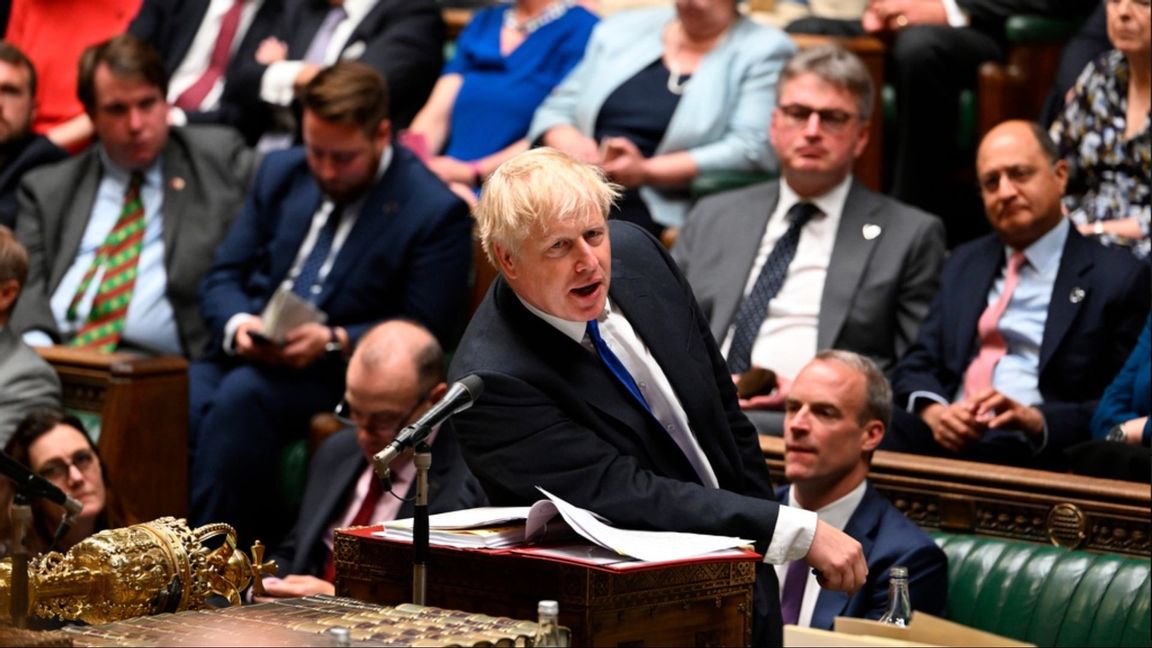 Boris Johnson under utfrågning i parlamentet i går Foto: Brittiska underhuset/AP/TT