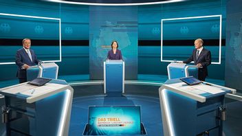 De tre kanslerkandidaterna Armin Laschet (CDU), Annalena Baerbock (De gröna) och Olaf Scholz (SPD) i studion i Berlin.