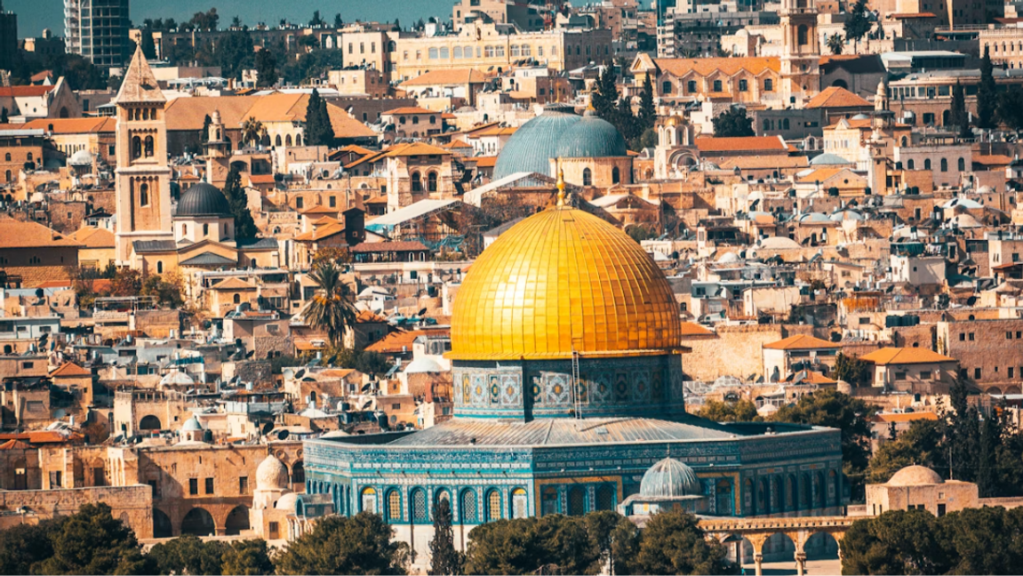 Märkligt att det påstått främlingsfientliga Israel har en moské som sitt lands mest kända byggnad. Foto: Raimond Klavins, Unsplash