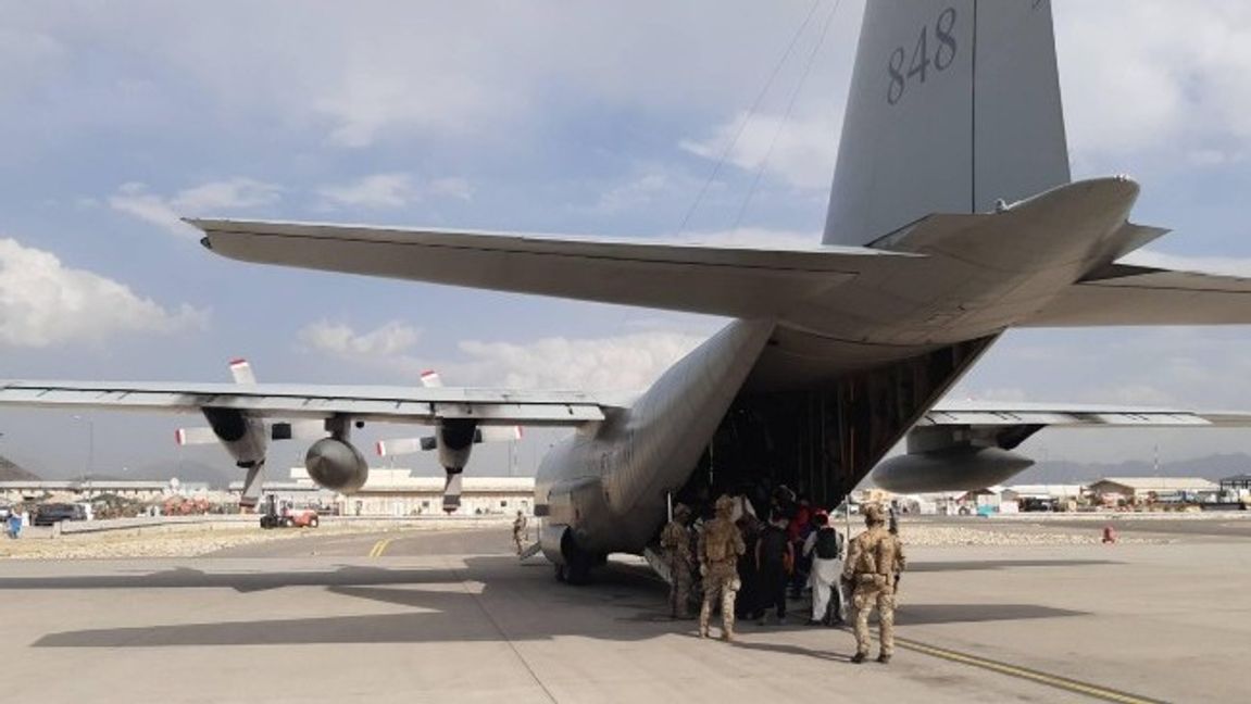 Svenska försvarsmaktens Hercules 3384 på Kabuls flygplats. Foto: Försvarsmakten/TT