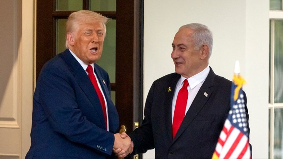 Det var då. Hjärtligt samspråk när Donald Trump tog emot Benjamin Netanyahu i Vita huset 7 april. Foto: AP