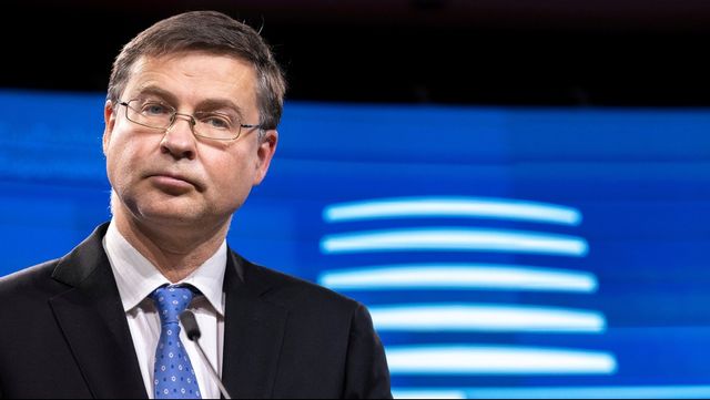 EU:s handelskommissionär Valdis Dombrovskis anser att unionens handelsrelation till Kina är ”väldigt obalanserad”. Arkivbild. Foto: Oliver Matthys/AP/TT