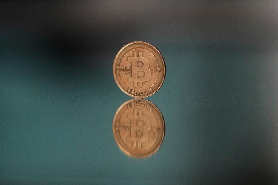 Kryptovalutan bitcoin fortsätter att stiga. Arkivbild. Foto: Petr David Josek/AP/TT