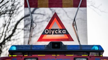 Varning för olycka visas på taket på en brandbil. Foto: Johan Nilsson / TT 