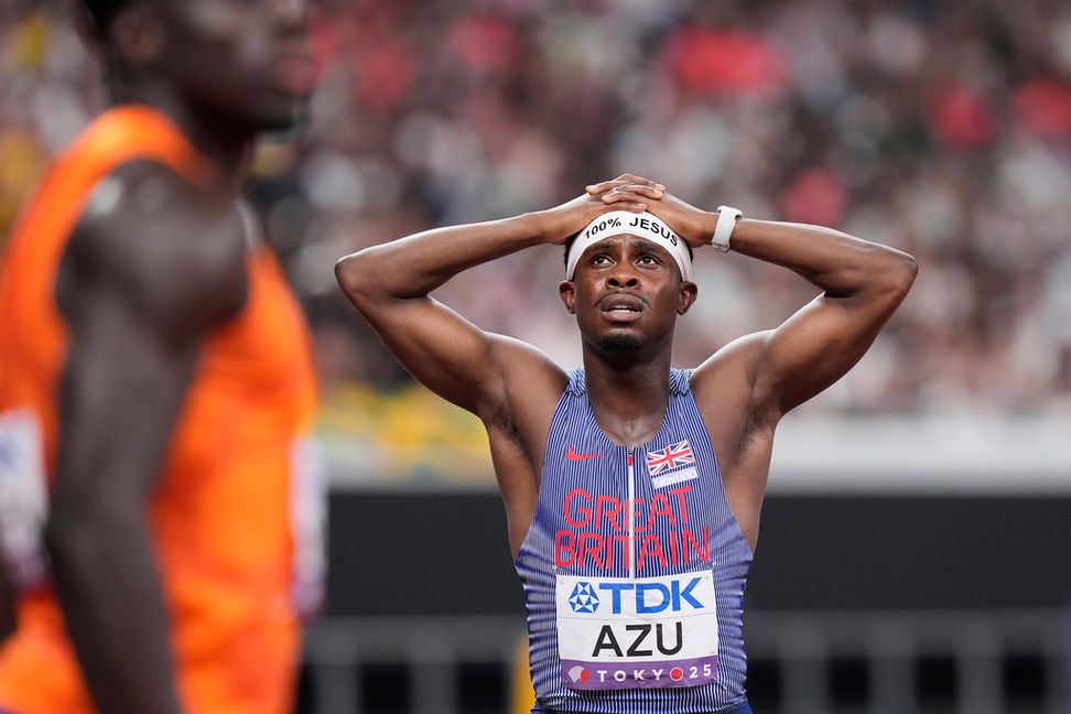 Storbitanniens sprinter Jeremiah Azu efter semifinalen på 100 meter under VM i Tokyo. Foto: Eugene Hoshiko/AP/TT