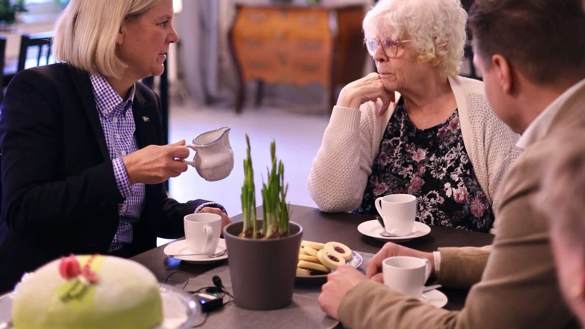 Bilderna är påtagligt stela och utan värme. Foto: Magdalena Anderssons officiella Facebook
