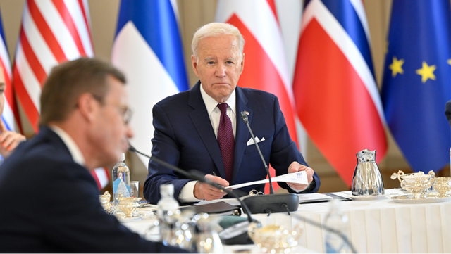 USA:s president Joe Biden och Sveriges statsminister Ulf Kristersson (M) på USA-Nordentoppmötet i Helsingfors. Foto: Henrik Montgomery/TT 