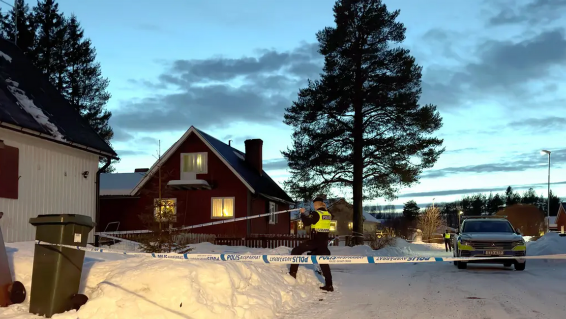 Bild från brottsplatsen i Boden när en 57-årig kvinna mördades i sitt hem. Foto: Mats Engfors/TT