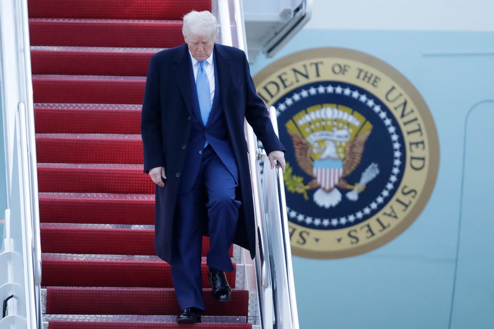 USA:s president Donald Trump har hotat med militära insatser om det iranska iranska kärnenergiprogrammet misslyckas. Luis M Alvarez/AP/TT