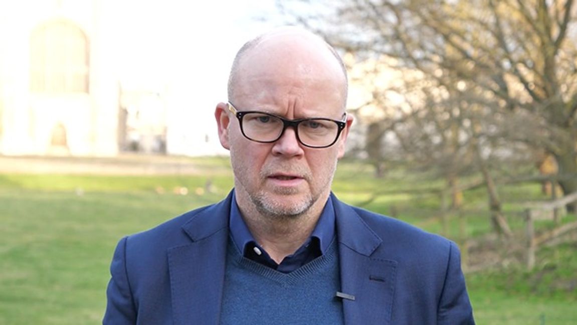 Toby Young blev själv ”canceled” efter en utnämning av Theresa May. Bild: Youtube