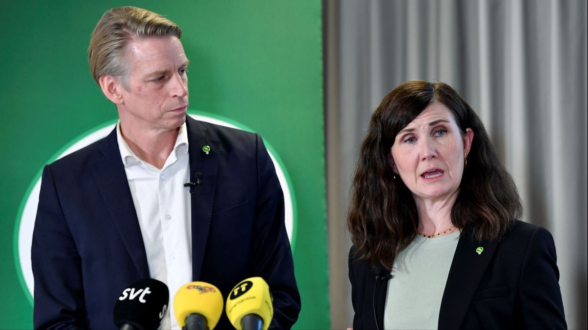 Miljöpartiets språkrör Per Bolund och Märta Stenevi håller en pressträff. Foto: Henrik Montgomery/TT 