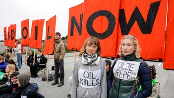Greta Thunberg med Lea Wiggen till höger om sig. Foto: Paul S. Amundsen/NTB/TT