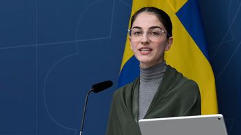 Miljöminister Romina Pourmokhtari (L) ställer sig positiv till urangruvor i Sverige. Foto: Marko Säävälä/TT