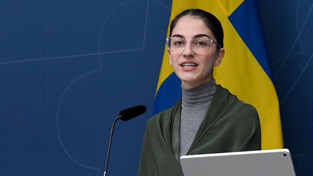 Miljöminister Romina Pourmokhtari (L) ställer sig positiv till urangruvor i Sverige. Foto: Marko Säävälä/TT