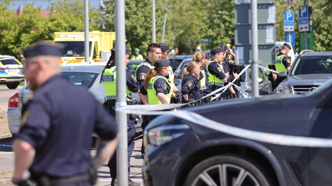 Skottlossningen i Hjällbo, Göteborg, i söndags där en 44-årig man dog kan bli startskottet till en omfattande och långtgående våldsspiral, menar både polisen och en myndighetskälla som Bulletin har talat med. Foto: TT.