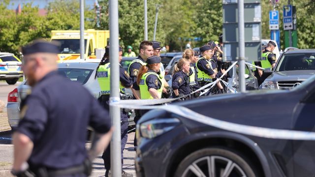 Skottlossningen i Hjällbo, Göteborg, i söndags där en 44-årig man dog kan bli startskottet till en omfattande och långtgående våldsspiral, menar både polisen och en myndighetskälla som Bulletin har talat med. Foto: TT.