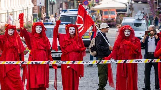 Bild från en av Extinction Rebellions aktioner i Oslo i augusti. Foto: Ole Berg-Rusten/NTB/TT