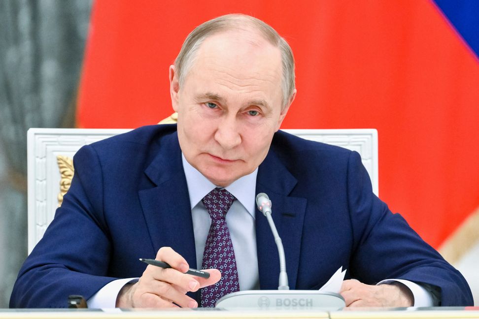 Rysslands president Vladimir Putin under ett möte om de rysskontrollerade regionerna i Ukraina under måndagen. Foto: Kristina Kormilitsyna, Kremlin Pool Photo via AP/TT