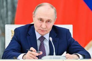 Rysslands president Vladimir Putin under ett möte om de rysskontrollerade regionerna i Ukraina under måndagen. Foto: Kristina Kormilitsyna, Kremlin Pool Photo via AP/TT