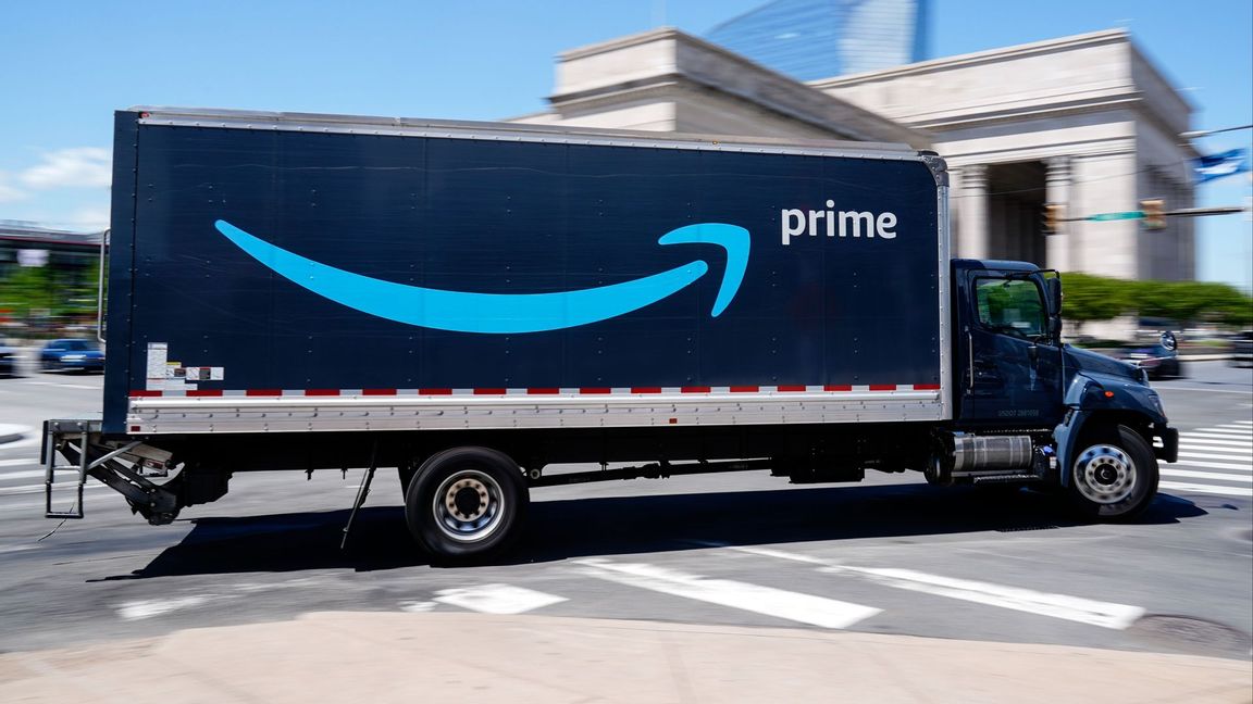 Genrebild. En Amazon-chaufför erkände att stressen tog över när han beslöt sig för att lämna flera paket i ett skogsområde. Foto: Matt Rourke/AP/TT