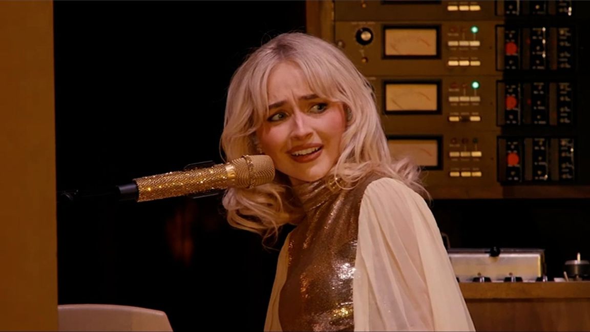 Sabrina Carpenter och kvinnor som ululerar. Foto: Skärmdump X