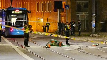 Explosionsplatsen i Bislett i Oslo efter att handgranater detonerat utanför en nagelsalong den 23 september. Foto: Terje Pedersen/NTB/TT.