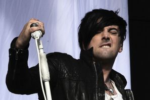 Sångaren Ian Watkins har hittats död i fängelset där han avtjänade ett straff för sexbrott mot barn. Arkivbild. Foto: Joel Ryan/AP/TT