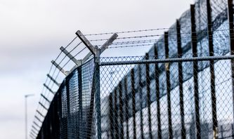 Kriminalvården är emot att 13-åringar ska avtjäna straff i fängelse. Myndigheten meddelar också att den inte är rustad för uppdraget. Arkivbild. Adam Ihse/TT