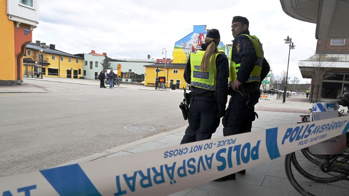 En man i 20-årsåldern sitter anhållen misstänkt för mordförsök i Köping. Foto: Ulf Palm/TT