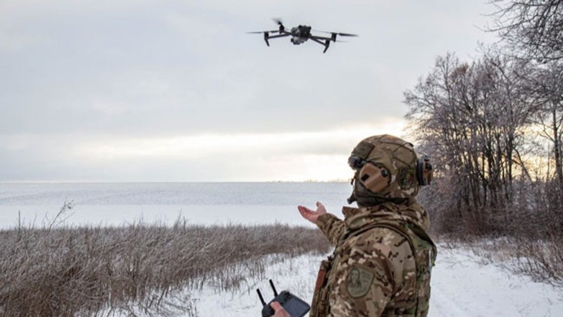 Ukrainska gränsbevakare med drönare. Arkivbild. Foto: ArmyInform, CC BY 4.0.