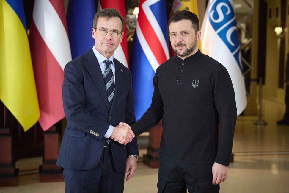 Bild på ett tidigare möte mellan Sveriges statsminister Ulf Kristersson och Ukrainas president Volodymyr Zelenskyj i Kiev i februari.  Ukrainska presidentämbetet via AP/TT