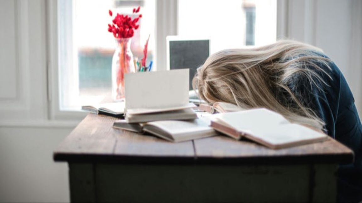 Stress och utmattning ökar inom journalistkåren. Nu startas retreat för att ge reportrar möjlighet till återhämtning. Foto: Pexels.