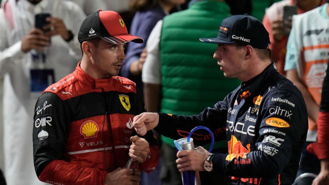 Charles Leclerc och Max Verstappen. Arkivbild. Foto: Hassan Ammar/AP/TT