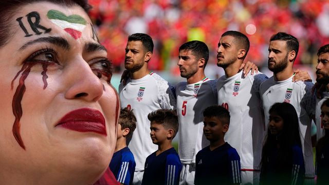 Iransupportrar i tårar under nationalsången i matchen mot Wales. Foto: Pavel Golovkin/Alessandra Tarantino/AP/TT