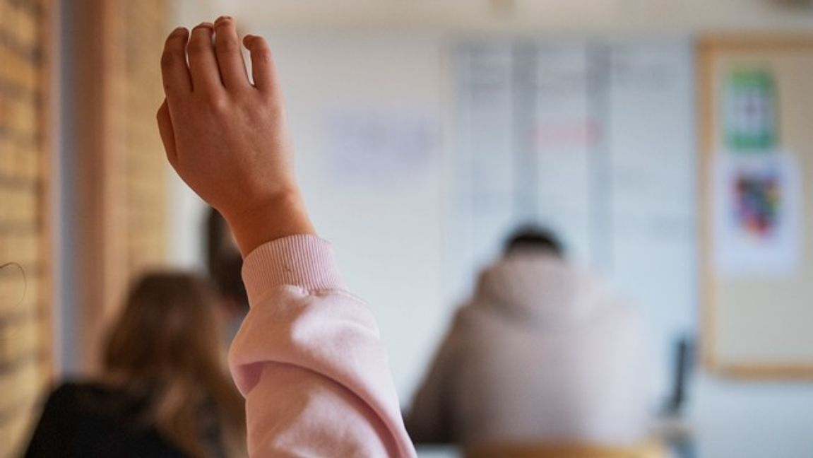 Moderaterna föreslår att skolor ska vara fria från kepsar och mobiler. Foto: Viktoria Bank/TT.